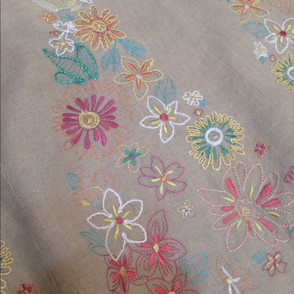 Linen skirt with beautiful embroidery - Picture 3 of 4